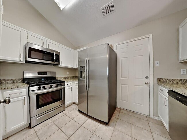 Building Photo - 1545 Miller Ave