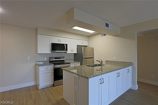 Foto del edificio - 5311 Summerlin Rd