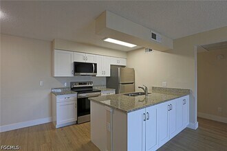 Building Photo - 5311 Summerlin Rd