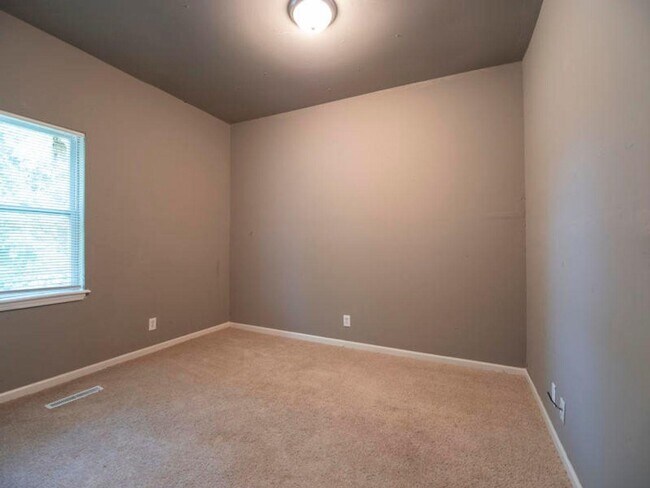 Foto del edificio - 4645 N Teutonia Ave