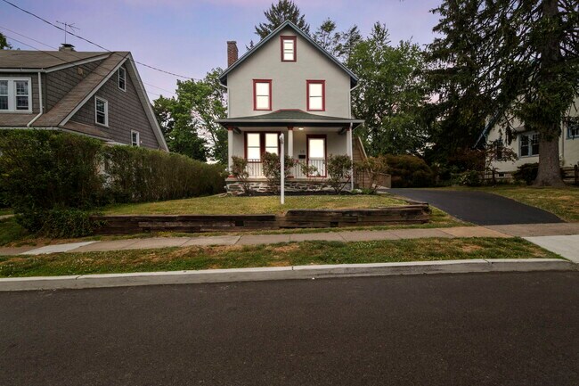 Building Photo - 10 E Marthart Ave