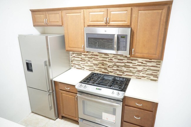 Building Photo - 58 W 58th St
