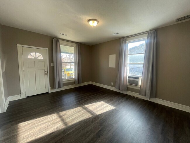 Foto del edificio - 2 bedroom 1 bath home available now!