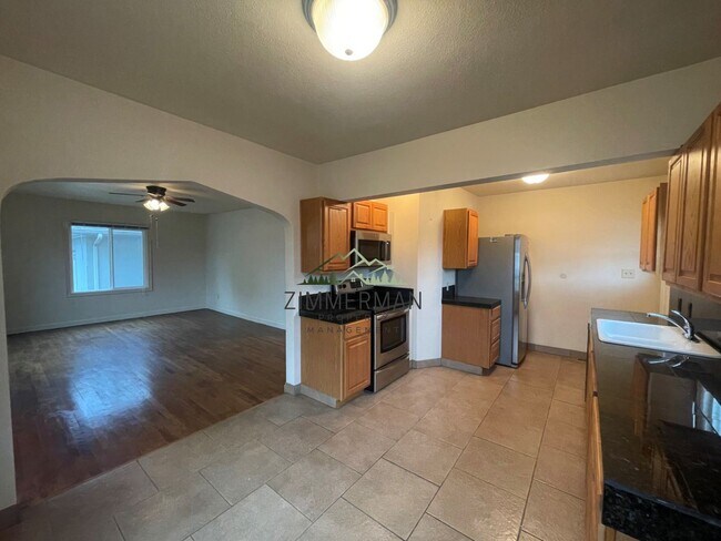 Building Photo - 3 br, 2 bath House - 2180 Laurel Ave NE