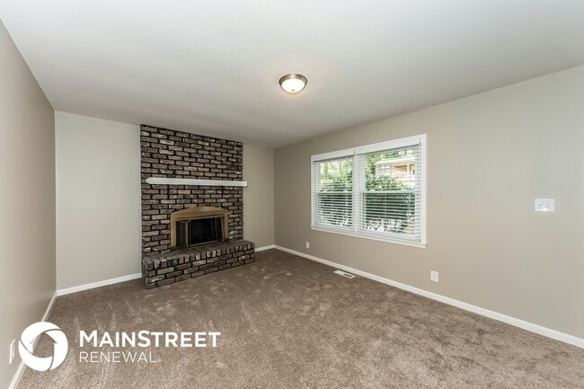 Building Photo - 1717 Bobolink Ln NE