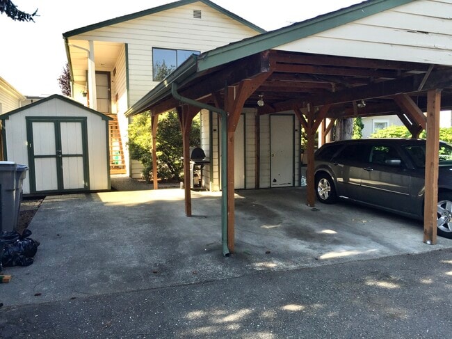 Building Photo - 328 Burnett Ave N