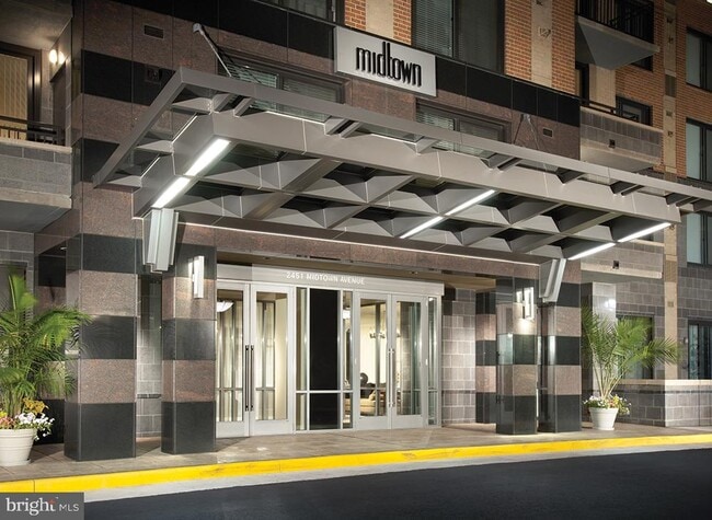 Foto del edificio - 2451 Midtown Ave