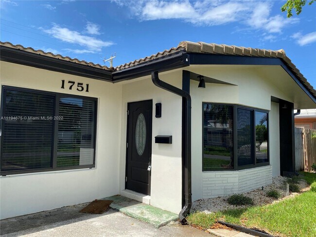 Building Photo - 1747 NE 55th St