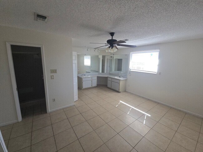 Foto del edificio - 2-Bedroom, 2-Bathroom Home in Spring Hill | ***(MOVE-IN SPECIAL/50% OFF 2ND MONTH)***