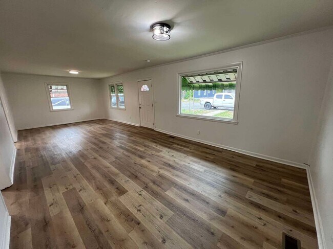 Building Photo - *Newly Remodeled*Full Privacy Fence* 3 Bed...