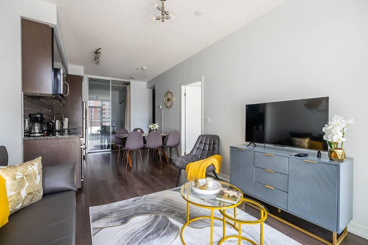 Photo principale - 117 Eglinton Ave E
