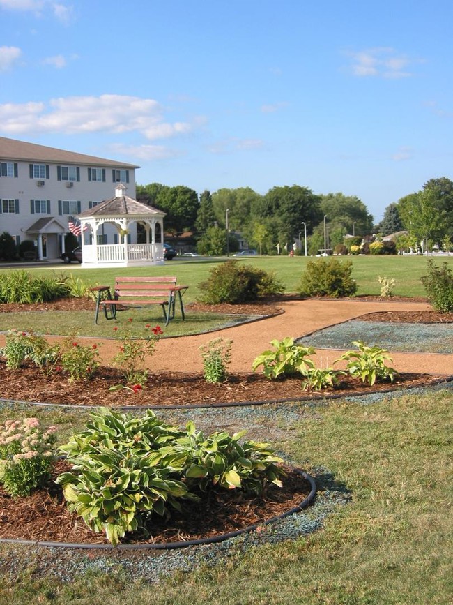 Exterior - Aspenwood Glen Senior Apartments