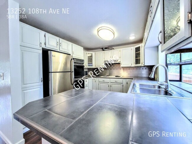 Building Photo - Classic 5 bedroom home sits at desirable K...