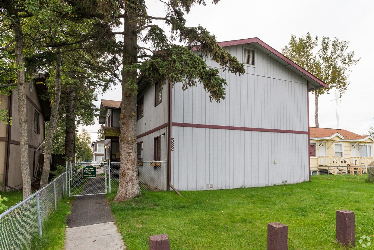 Primary Photo - 532 N Klevin St
