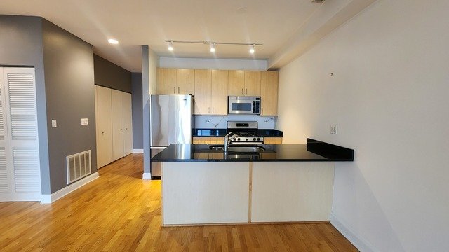 Foto del edificio - 1260 W Washington Blvd