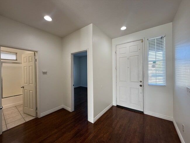Building Photo - 39201 Jacob Dr
