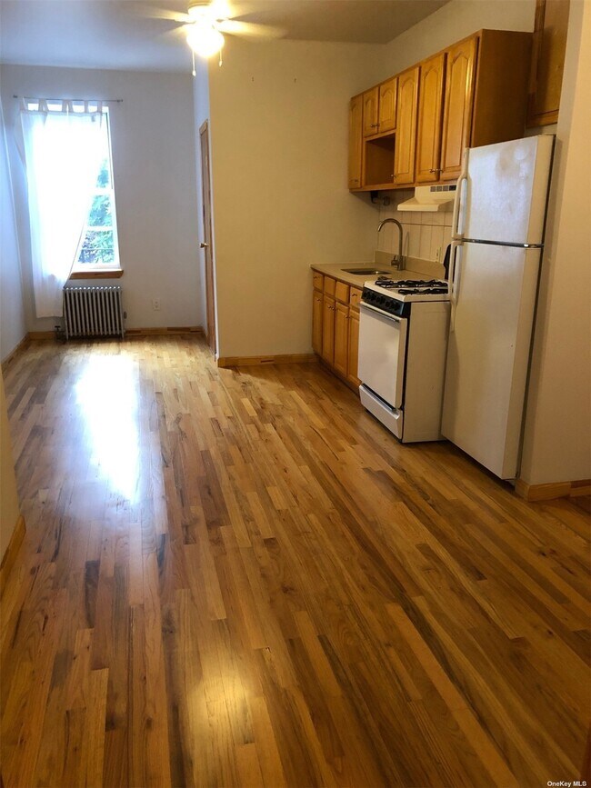 Building Photo - 158 Bedford Ave