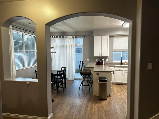 Photo - 968 Chelsea Ln House