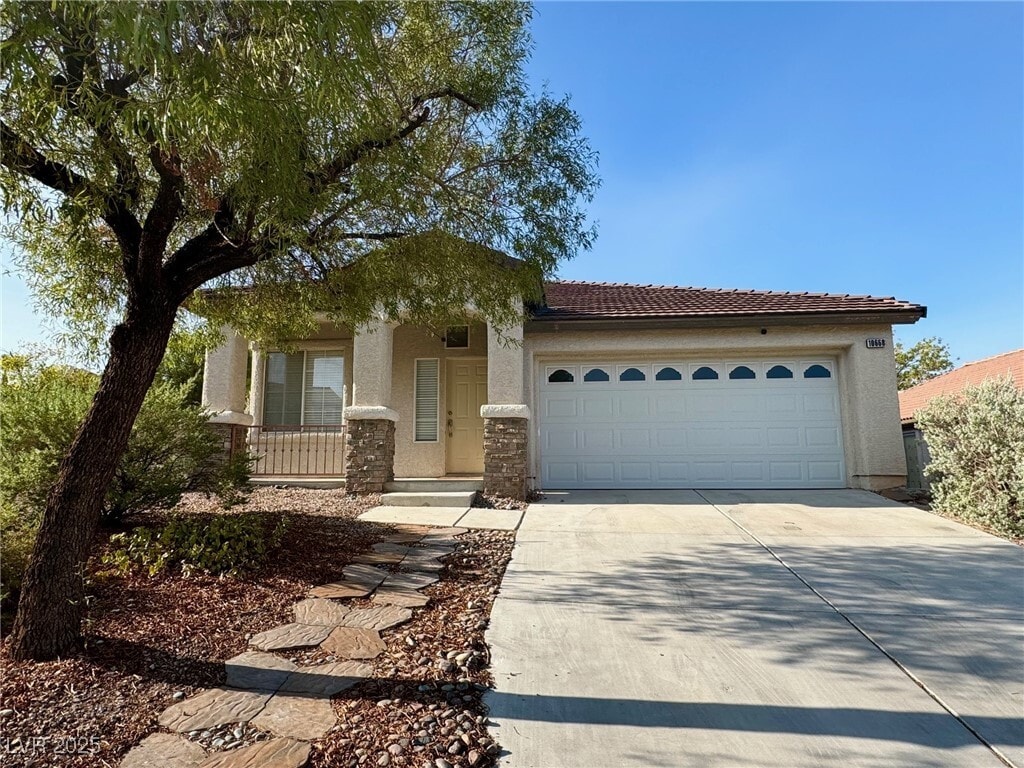 Foto principal - 10668 Oak Apple Ave
