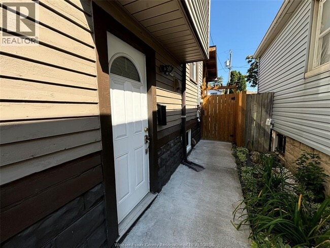 Building Photo - 1636 Dufferin Pl