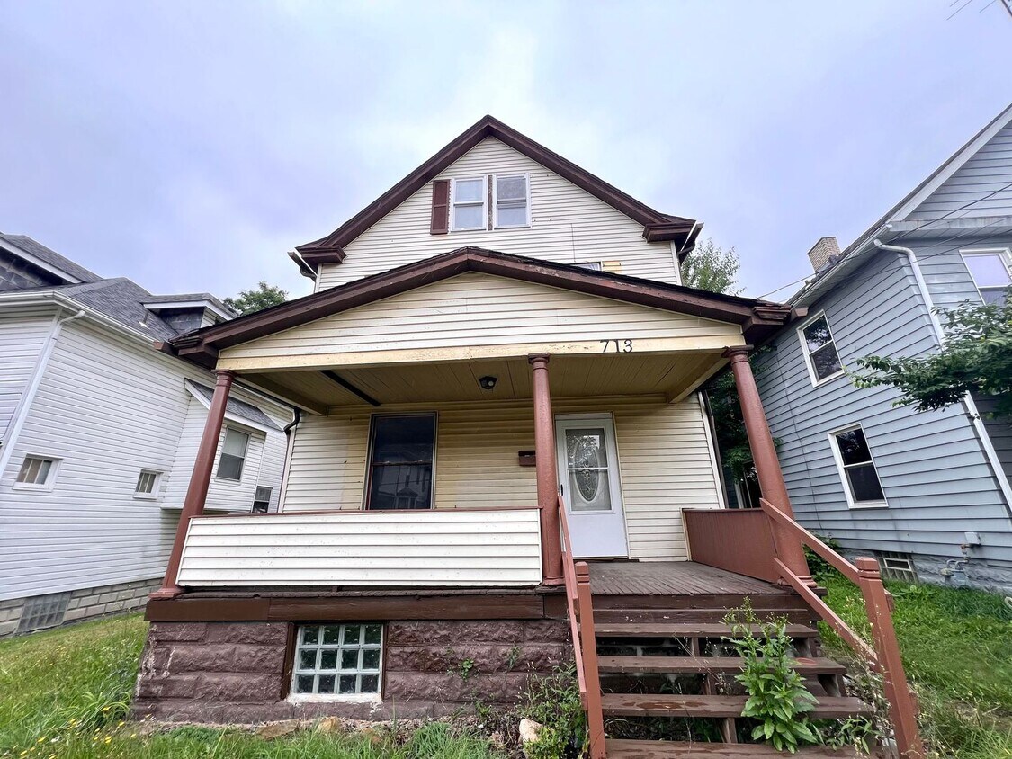 Primary Photo - New Castle - 3 Bedroom 1 Bathroom - Just R...