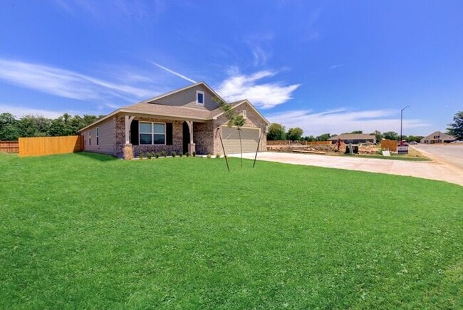 Building Photo - $2,225/mo | 4 Bed, 2.5 Bath | MOVE IN SPECIAL