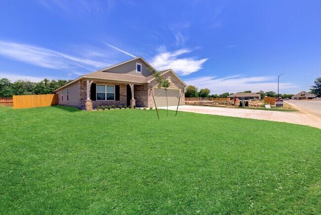 Foto del edificio - $2,225/mo | 4 Bed, 2.5 Bath | MOVE IN SPECIAL