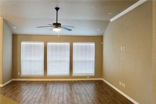 Foto del edificio - 7405 Idle Hour Dr