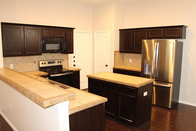 Building Photo - 578 Creekside Cir