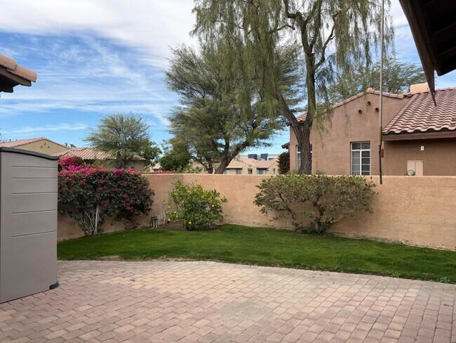 Foto del edificio - 47780 Sumac St