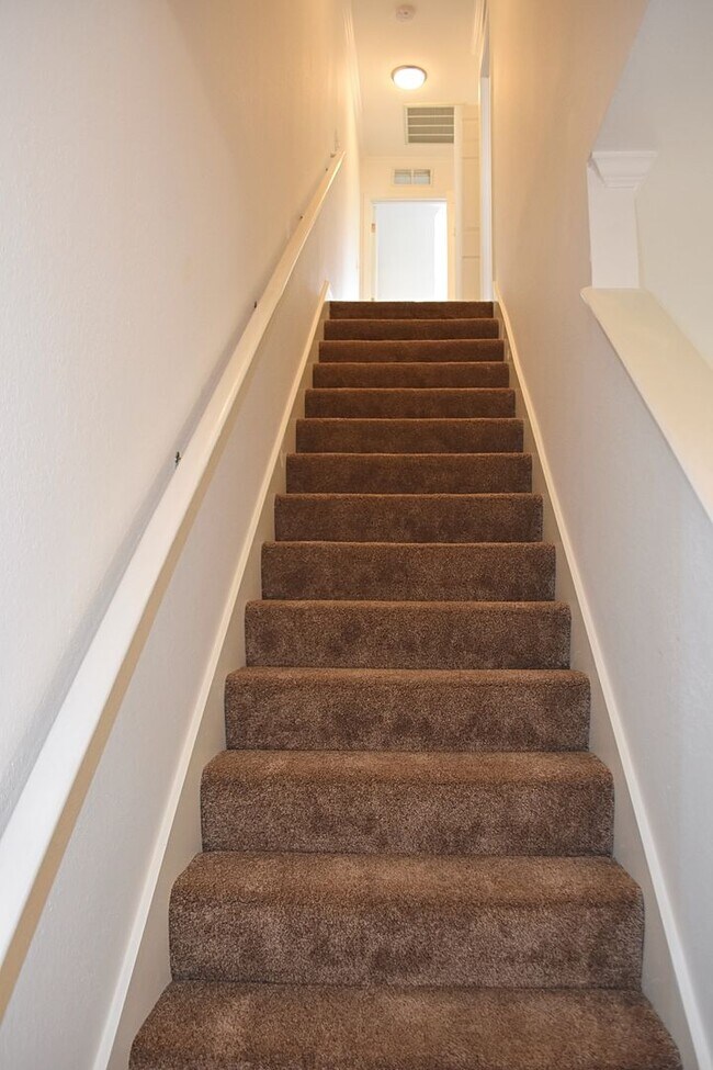 Foto del edificio - Like NEW 2 Bedroom 2.5 Bath Townhouse in V...