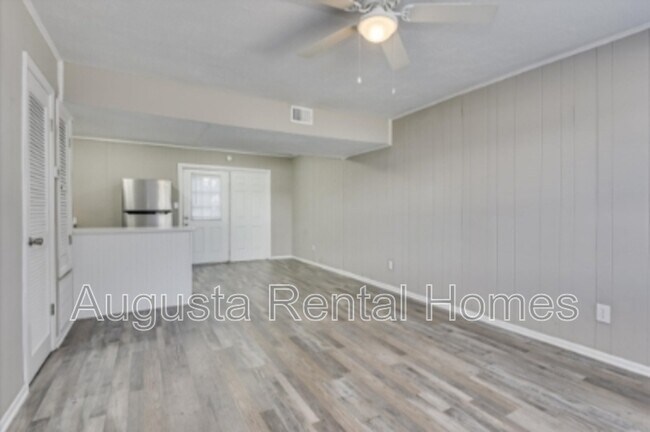 Building Photo - 2511 Cascade Dr