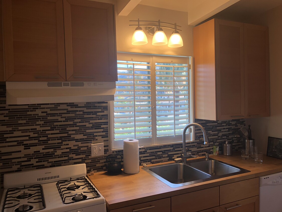 Foto principal - 1200 S Palm Canyon Dr