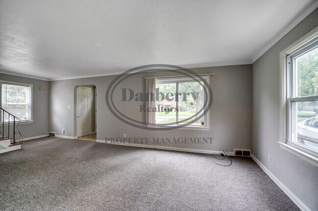 Foto del edificio - 1017 Searles Rd