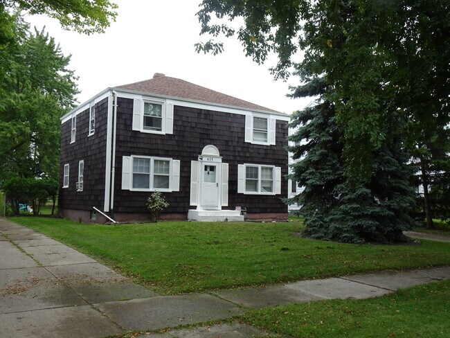 Building Photo - 615 Starin Ave