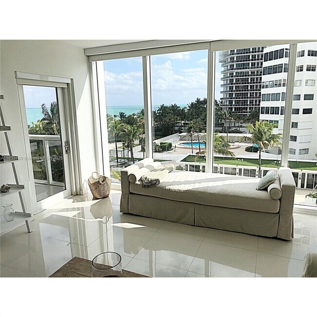 Building Photo - 10275 Collins Ave