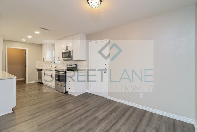 Building Photo - REDUCED!