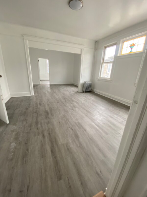 Building Photo - 27-27 Gillmore St
