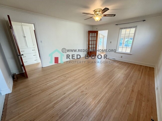 Building Photo - 1405 Duplex SQD LLC -M