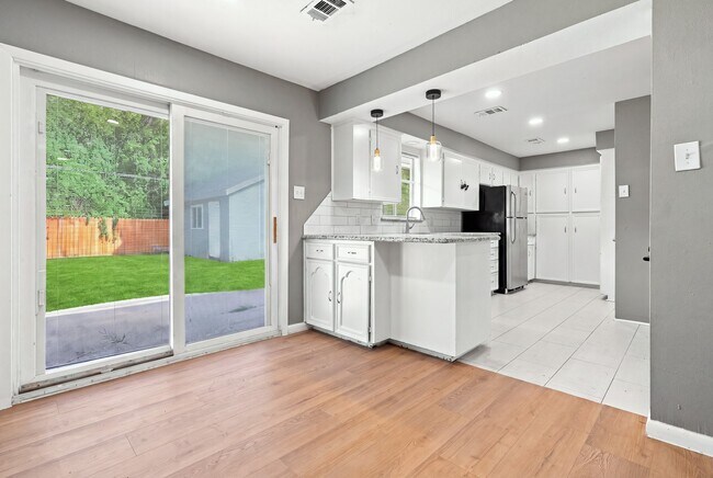 Building Photo - 2906 Newcastle Dr