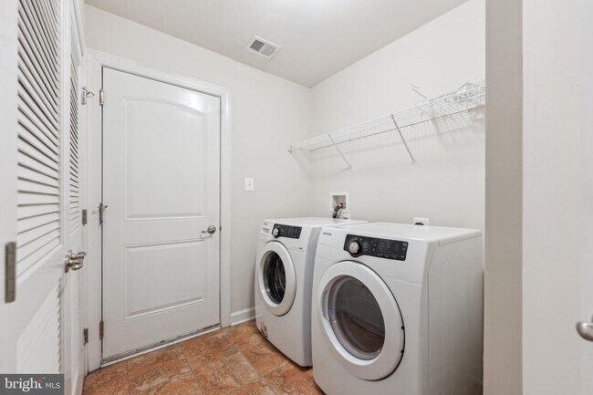 Building Photo - 13222 Cloppers Mill Dr