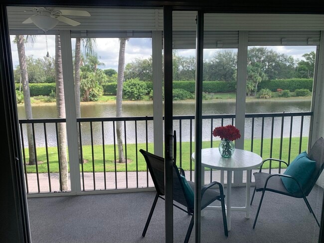 Foto del edificio - 7341 Amberly Ln