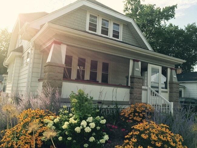 Quiet updated 1st floor beauty - 6213 N Willow Glen Ln
