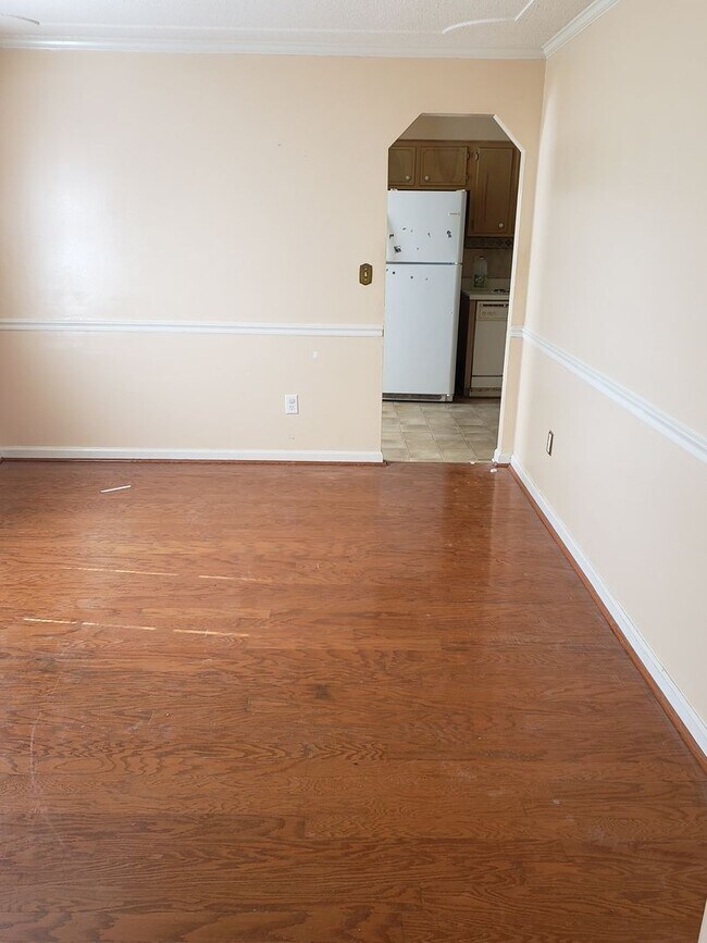 Building Photo - 4 Bedrooms