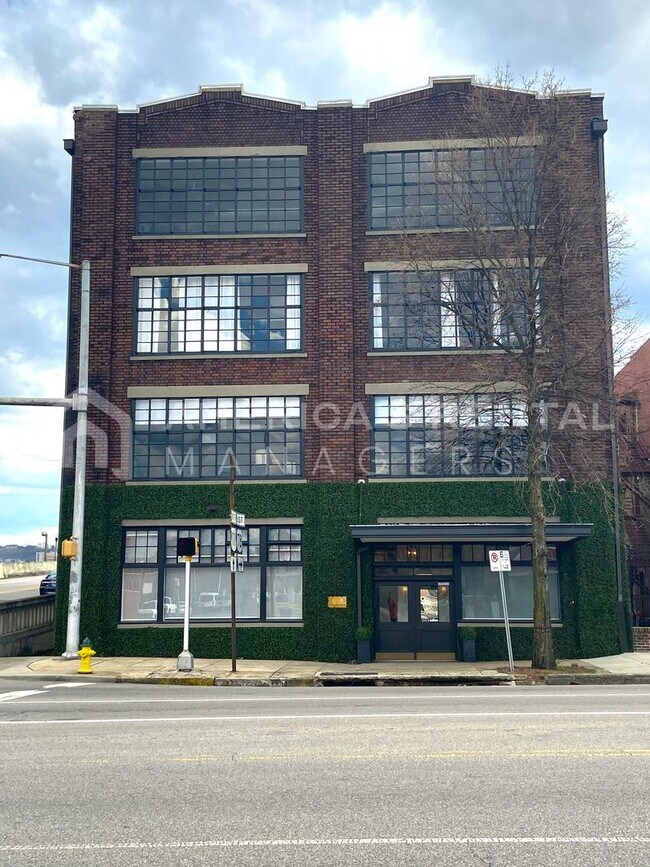 Building Photo - DEPOSIT PENDING!!! Move in special!Fully F...