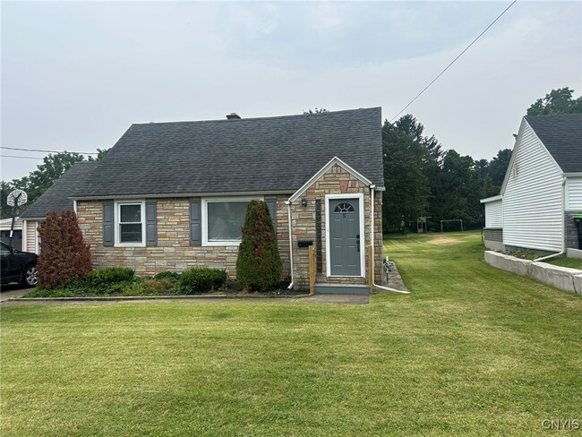 Building Photo - 5 Beechwood Rd