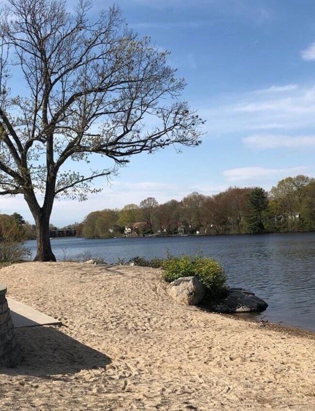 Foto del edificio - 30 Juniper Rd