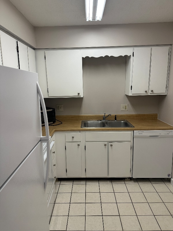 Building Photo - 715 N Golfcrest Rd