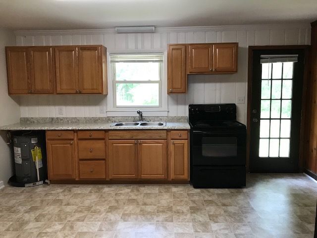 Foto del edificio - 5617 Lakeside Trl