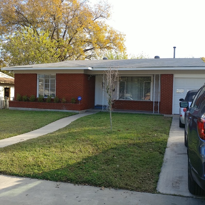 Primary Photo - 430 Savannah Dr
